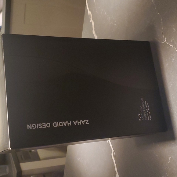 Duo salt and pepper grinder - Zaha Hadid Design - Picture 1 of 4